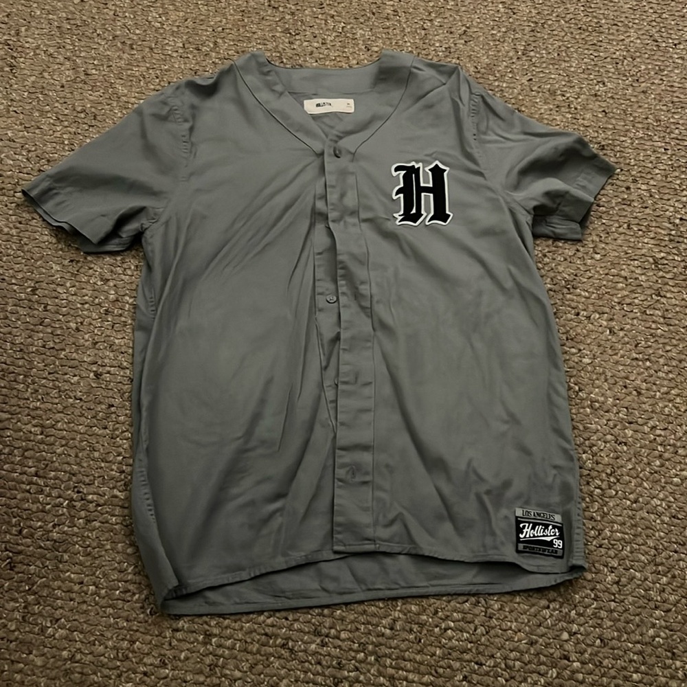 Used like new. Soft and great to layer